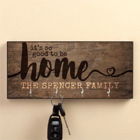 Personalized Key Holder, Key Holder Diy, Decoration Shabby, Teacher Signs, Wall Key Holder, Key Hanger, Buy Home, Diy Wood Projects, Wooden Sign