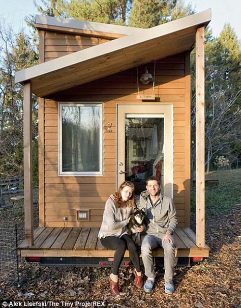 La mini casa de Alek Lisefski es todo un ejemplo a seguir | La voz del muro Tiny House Nation, A Small House, Tiny House Inspiration, Micro House, Tiny House Movement, Tiny Spaces, Tiny House Cabin, Tiny House Living, Tiny House Plans