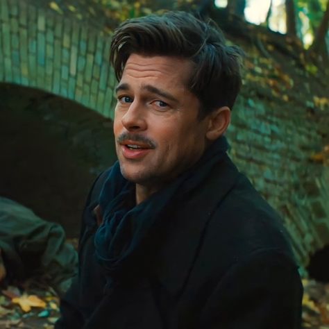 𝐋𝐭. 𝐀𝐥𝐝𝐨 𝐑𝐚𝐢𝐧𝐞 Iconic Film Scenes, Brad Pitt Inglorious Basterds, Period Faceclaims, Aldo Raine, Inglorious Basterds, Hans Landa, Inglourious Basterds, Men Haircut Curly Hair, Revenge Of The Fallen