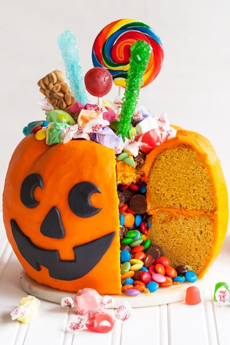 Halloween Tårta, Cake Decorating Inspiration, Jack O Lantern Cake, Halloween Pumpkin Cake, Halloween Torte, Pasteles Halloween, Cake Halloween, Dessert Halloween, Pumpkin Pail