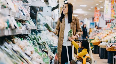 How to Set Up and Stick to a Food Budget - PureWow Healthy Shopping List Grocery, Mini Thanksgiving Desserts, Meal Prep Hacks, 500 Calorie Diet, Healthy Grocery Shopping, Slow Cooker Casserole, Saturated Fats, Money Savvy, Reusable Products