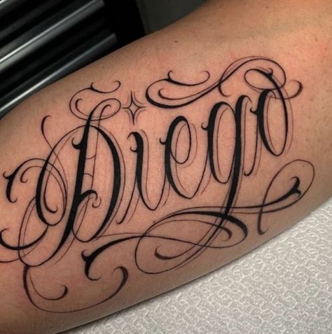 Castro Tattoo Name, Shoulder Lettering Tattoo, Tattoo Nombres, Lettering Malandro, Inner Wrist Tattoos, Chicanas Tattoo, Baby Name Tattoos, Names Tattoos For Men