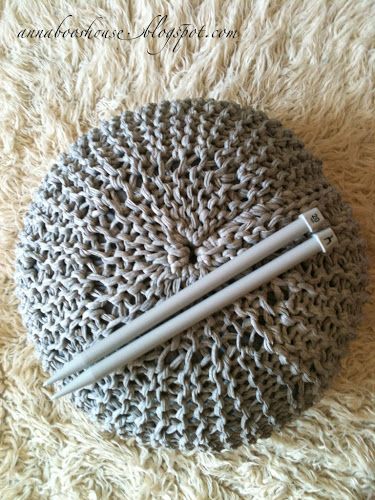 Knitting Simple, Knitted Pouffe, Ladies Knitting Patterns, Knitted Pouf, The One Where, Big Thing, Cushion Pattern, Hat Knitting Patterns, Diy Knitting