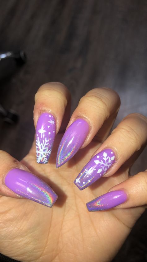 Purple winter nails with snowflakes and chrome tips Purple Christmas Nail Designs, Winter Nails With Snowflakes, Purple Christmas Nails, Purple Winter Nails, Nails With Snowflakes, Purple Chrome Nails, Chrome Tips, Style Nails, Purple Nail Designs