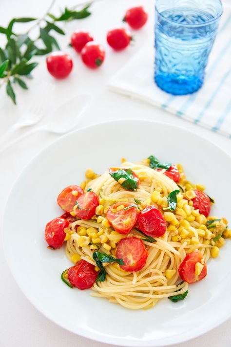 Light Summer Pasta, Pasta With Corn, Healthy Vegan Pasta, Vegan Noodles Recipes, Vegan Stuffed Shells, Tomatoes And Zucchini, Corn And Zucchini, Corn And Tomato, Corn Zucchini