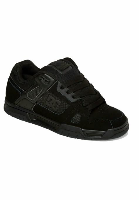 Shoe Ideas Men, Cool Shoes Men, Skater Sneakers, Black Skate Shoes, Cute Black Sneakers, Triple Black Shoes, Shoes Black, Trainers Black, Best Shoes