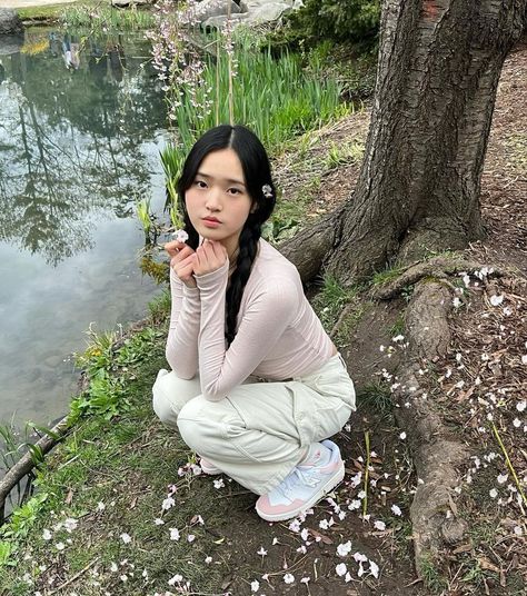 tracy 수민 on Instagram: "flower in my hair" Cute Outfits Korean, Internet Girl, Hair Instagram, Pretty Skin Care, Peinados Fáciles Para Cabello Corto, Pic Pose, Pretty Skin, Korean Aesthetic, Cute Selfies Poses