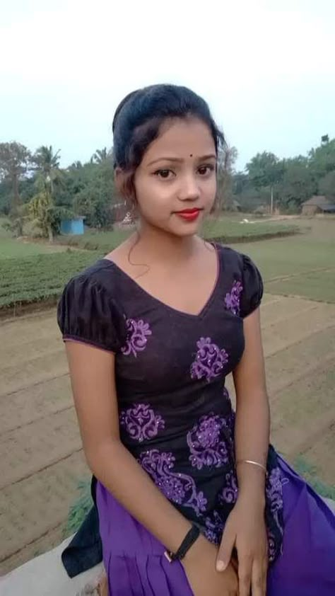 Village Girl, Fun Moments, Teen Girl Dresses, Beautiful Smile Women, Girl Body, India Beauty, Desi Beauty