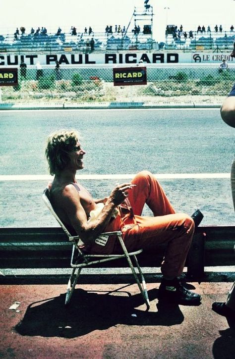 James Hunt - Because he could speak to women the same way he could drive car! James Hunt Formula 1, Classic Formula 1, James Hunt, F1 Wallpaper Hd, Formula 1 Car, History Pictures, F1 Racing, Racing Driver, Motor Racing