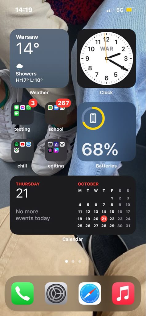 Basic Widget Ideas, Ios 16 Wallpaper Basic, Basic Ios Homescreen, Iphone Simple Homescreen, Iphone Layout Basic, Basic Homescreen Ideas, Basic Phone Layout, Basic Iphone Homescreen, Basic Iphone Wallpaper