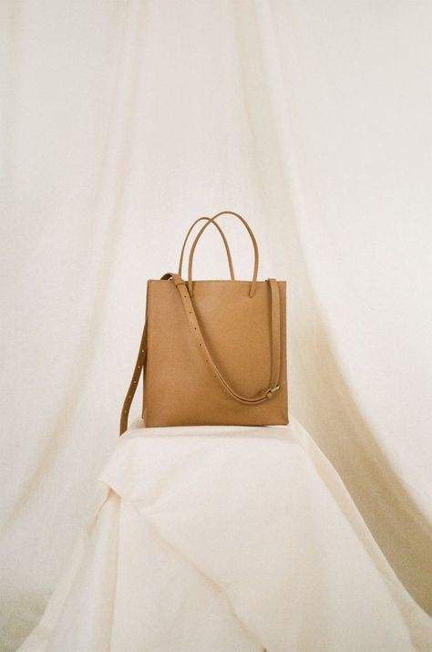 Bag Photography Ideas, Bag Photography, Shoes Fashion Photography, Fashion Still Life, Fashion Minimal, Photography Bags, Photo Bag, Beauty Products Photography, Bags And Purses