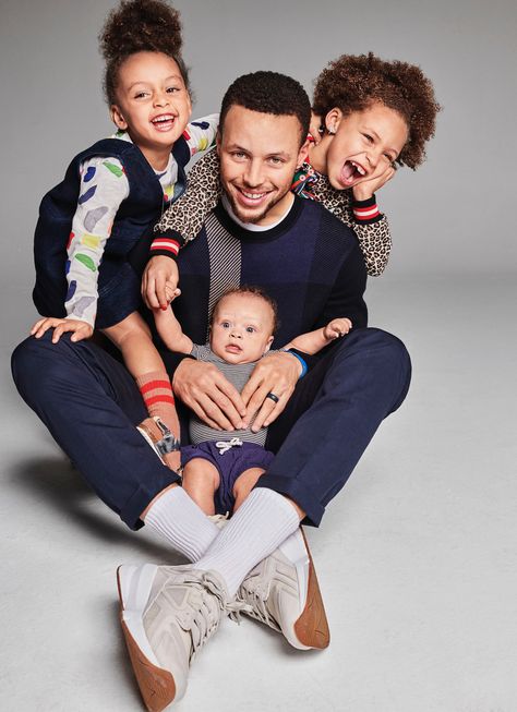 The Curry's for Parents Magazine Stephen Curry Family, The Curry Family, Stephen Curry Wallpaper, Curry Wallpaper, Stephen Curry Basketball, Curry Basketball, Kids Cookbook, Ayesha Curry, Family Man