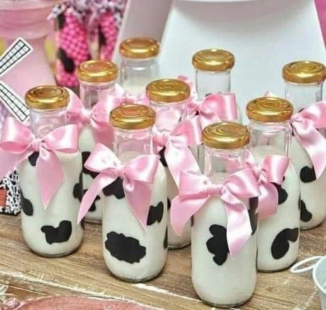 Girls Farm Birthday, Cow Birthday Parties, Barnyard Birthday Party, Cow Baby Showers, Farm Animals Birthday Party, Farm Themed Birthday Party, Rodeo Birthday, Cowgirl Birthday Party, Cow Birthday