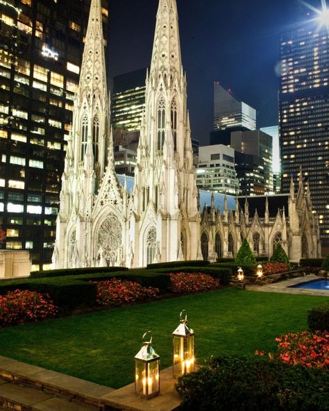 27 Romantic Places to Propose in NYC: 620 Loft & Garden at Rockefeller Center Manhattan Wedding Venues, Best Places To Propose, Nyc Wedding Venues, New York Loft, African Flowers, Places To Get Married, Skyline View, Sky Garden, Rooftop Garden