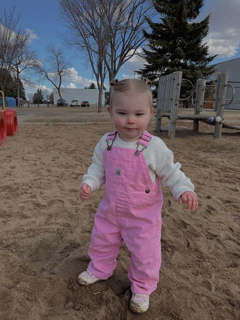 Pink Carhartt Overalls Baby, Baby Carhartt Overalls Outfit, Baby Overalls Outfit, Baby Carhartt Overalls, Carhartt Overalls Outfit, Carhartt Hoodies, Toddler Carhartt, Street Wear Girl, Pink Carhartt