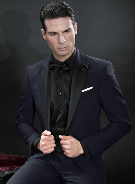 All-black menswear. Cowboy Tuxedo, All Black Tuxedo, Black Tuxedo Shirt, Wedding Suit Styles, Navy Tuxedos, Black Tie Attire, Black Suit Wedding, Costume Noir, Satin Noir