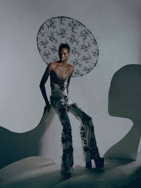 The New Yorker x Harris Reed – Piczo - We Folk Masculinity And Femininity, Shooting Pose, Theatre Fashion, Fire Dress, Harris Reed, Hunger Games Fashion, Viviane Sassen, Gender Fluid Fashion, Womens Outfit