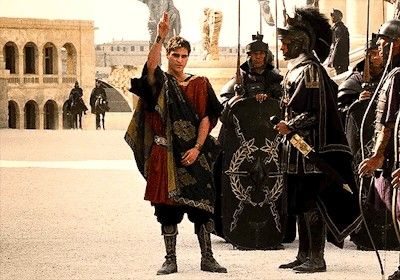 Greek God Costume Male, Commodus Gladiator, Roman Crown, Emperor Commodus, Crown Inspiration, Greek God Costume, Gladiator 2000, Gladiator 2, Gladiator Movie