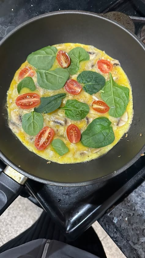 Omelet Ideas, Girl Breakfast, Recipes Healthy Snacks, Spinach Omelet, Balanced Eating, 귀여운 음식 그림, Healthy Food Inspiration, Blood Sugar Management, Makanan Diet