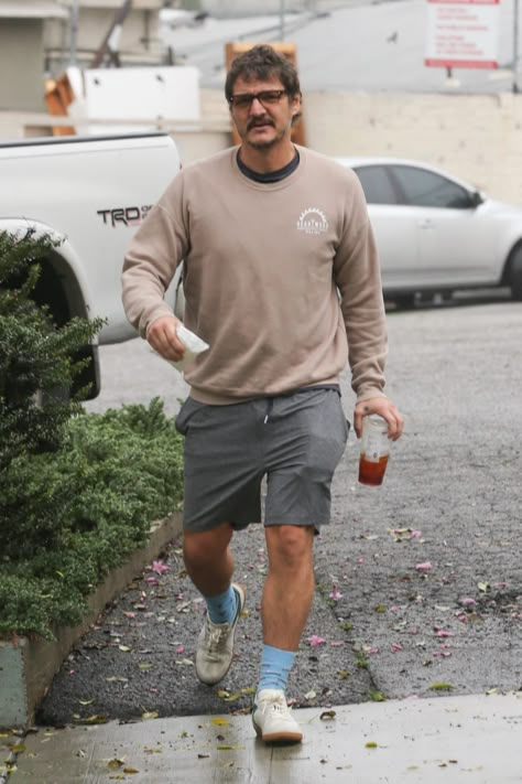 Pedro Pascal Outfit, Pascal Aesthetic, Korean Hoodie, Celeb Outfits, Guys My Age, Don Pedro, Refined Fashion, His Style, Silver Linings