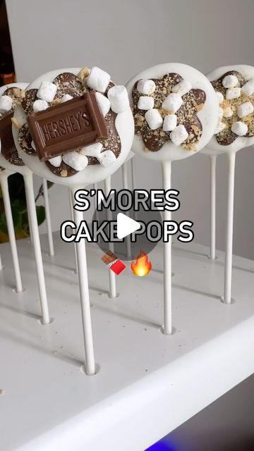 Sweets R Poppin’ | Angelica on Instagram: "S’mores Cake Pops!🍫🔥  You can never go wrong with a little bit of chocolate, marshmallows and graham crackers!😍   As always, @daisymakes_innovations to the rescue with their amazing cake pop tools!   Discount Code: SWEETSRPOPPIN10 at daisymakes.com  Cake pop stand is from @cakepopbox   Chocolate is Sweet Shoppe Ultra White and Sweet Shoppe Milk Chocolate from @stoverandcompany  #sweetsrpoppin #cakepops #cakepop #howtomakecakepops #cakepopdough #cakepoptutorial #cakepoptutorials #howtomakeacakepop #letsmakecakepops #makingcakepops #smores #smorescakepops #smorescakepop #whitechocolate #chocolate #hersheys #marshmallow #marshmallows #minimarshmallows #grahamcrackers #smorescakepopdough #timelapse" Smore Cake Pops, S’mores Cake Pops, Smores Cake Pops, Christmas Marshmallow Pops, Thanksgiving Cake Pops, Smores Treats, Cake Pucks, Cake Pop Stand, Cake Pop Tutorial