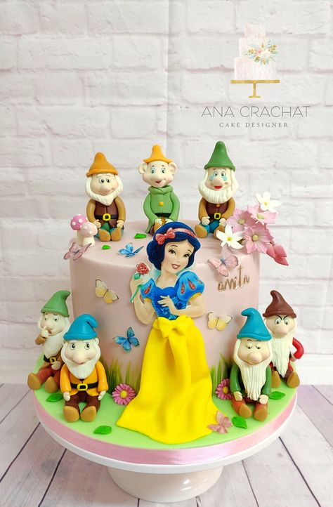 Disney Cakes Easy, Happy Birthday Cake Girl, Jungle Baby Shower Cake, Tinkerbell Birthday Cakes, Cinderella Birthday Cake, Snow White Cake, Cake Designs For Girl, White Birthday Cakes, Snow White Birthday Party