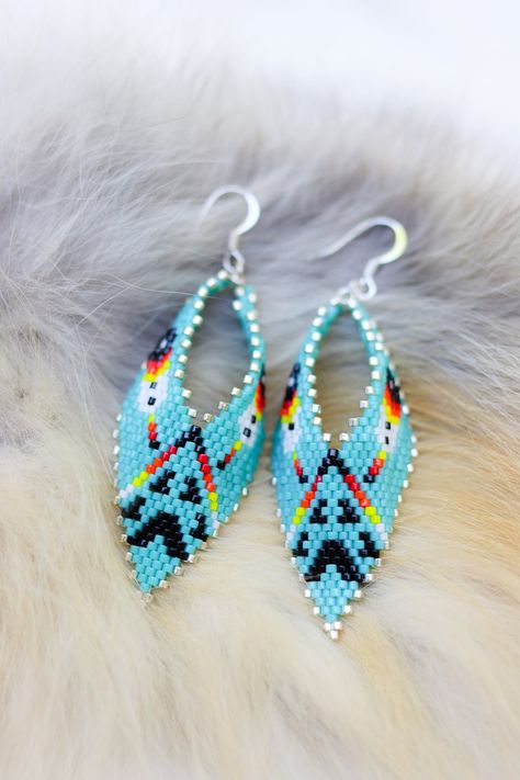 Earrings Feather, Beaded Earrings Native, Beaded Earrings Diy, Native American Beaded Earrings, Beaded Earring, Seed Bead Patterns, Bear Paw, Bead Weaving Patterns, Seed Bead Tutorial