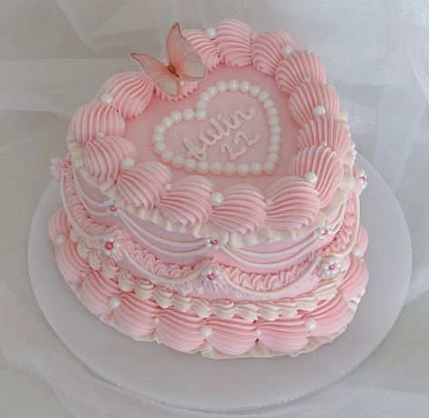 Pink 30th Birthday Cake, Aesthetics Cake, Birthday Heart Cake, Graduation Party Food Ideas, Graduation Party Food, Trendy Recipes, 22nd Birthday Cakes, Bolo Vintage, 14th Birthday Cakes