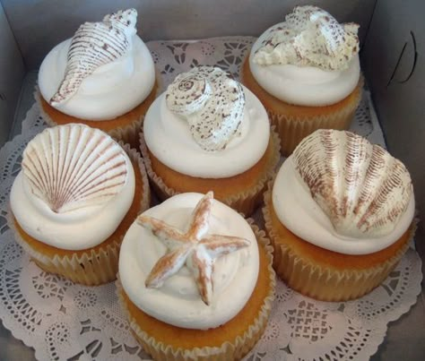 Wedding Cakes Beach, Seashell Cupcakes, Beach Cupcakes, Beach Theme Wedding Cakes, Quinceanera Pink, Beach Wedding Cake, Pretty Birthday Cakes, Cute Birthday Cakes, Themed Cupcakes