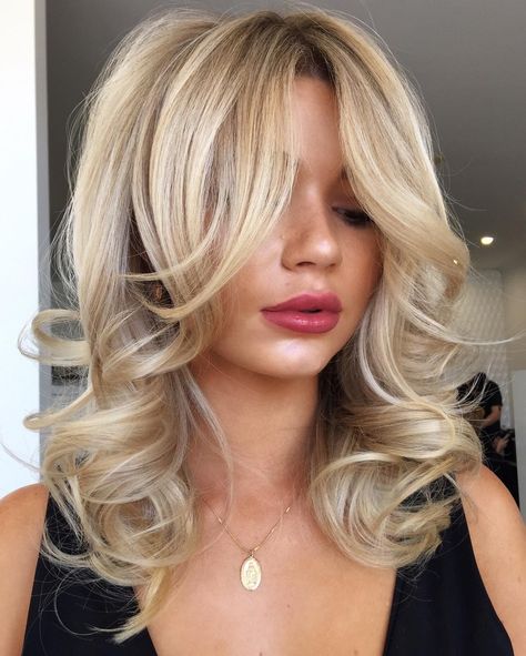 Blonde Hair Styles, Night Out Hairstyles, Hairstyles List, How To Curl Short Hair, Shoulder Length Hair Cuts, Laser Hair Removal, Big Hair, Medium Hair, Professional Hairstyles