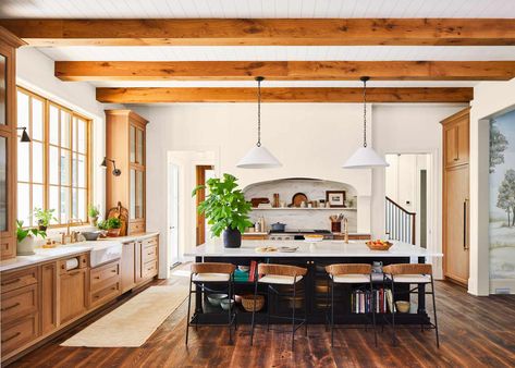 Kitchen Design Transitional, Lowcountry House, Rh Kitchen, Spanish Style Home Interior, Duplex Homes, Teak Adirondack Chairs, Earthy Interior, Southern Living Idea House, Hall Lights