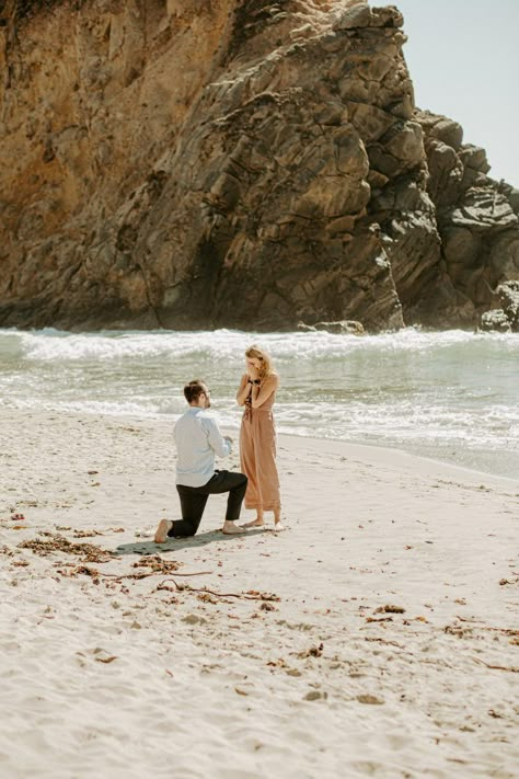 Proposal Ideas California, Surprise Beach Proposal, Engagement Places Ideas, Scenic Proposal, Simple Beach Proposal, Proposal Pictures Aesthetic, Places To Get Engaged, Vacation Proposal, Engagement Places