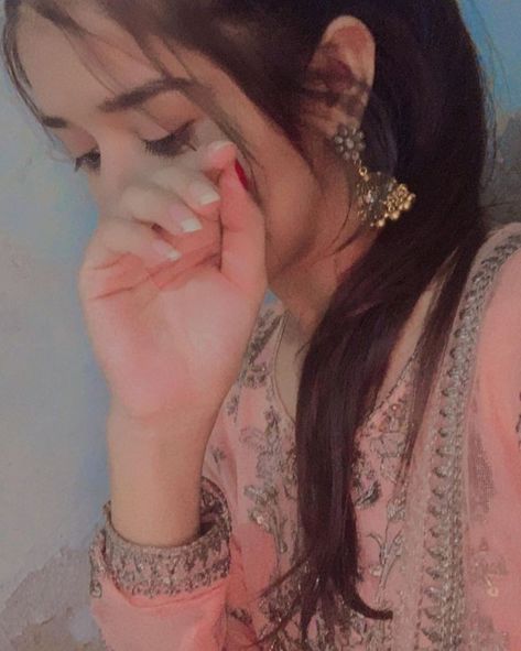 Girls Pick For Instagram, Grill Pic, Cute Girl Dp, Punjabi Music, Music Poetry, Punjabi Culture, Long Hair Images, Gals Photos, Beautiful Eyes Pics