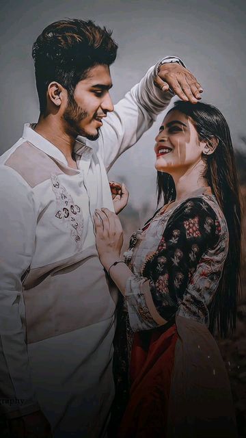 Cuple Goles Cute, Cuple Goles Wallpaper, Wedding Photoshoot Props, Pre Wedding Photoshoot Outdoor, Indian Wedding Couple Photography, Romantic Photoshoot, Wedding Photoshoot Poses, Romantic Couples Photography, Indian Wedding Photography Poses