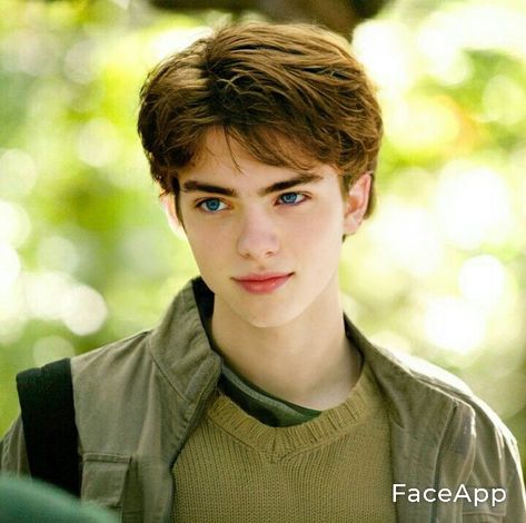 Brown Hair Blue Eyes Boy, Young Male Actors, Boys With Green Eyes, British Guys, Boy Face, Irish Boys, Corte De Cabelo Masculino, Model Face, Aesthetic Guys