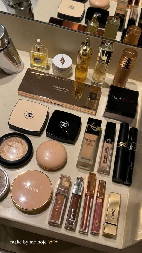 Expensive Makeup Brands, Skincare Luxury, Hourglass Makeup, Expensive Makeup, Chic Makeup, Makeup Package, Makeup Is Life, Ethereal Makeup, Makeup Mistakes