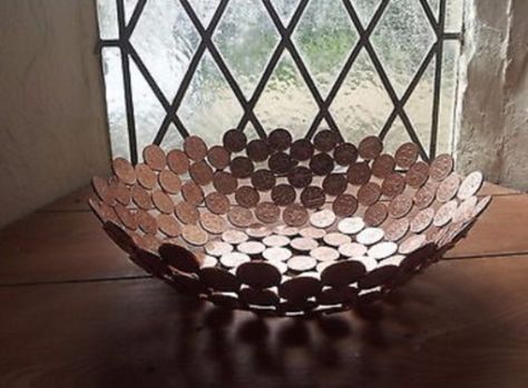 Top 10 Ways To Recycle and Reuse Coins  This fruit bowl cost just pennies...literally!  #recycling #recyclemania #coins Coin Art Ideas Diy, Old Coins Craft, Coins Art Ideas, Pennies Crafts, Penny Floor Designs, Penny Decor, Penny Crafts, Coin Crafts, Diy Bowl