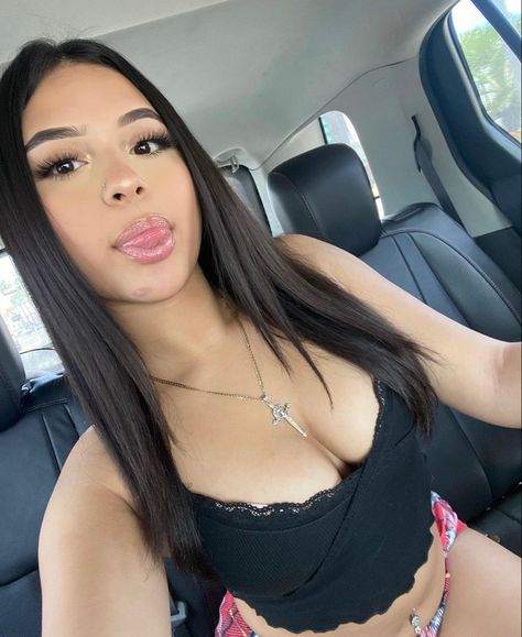 #fashion #aesthetic #latina #tiktok #instagram #explore Latina Makeup, Latina Outfits, Pin Up Girl Vintage, Cool Makeup Looks, Curvy Women Jeans, Discord Server, Baddie Outfits Casual, Doja Cat, Cute Simple Outfits