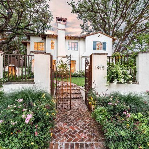 Mediterranean Landscape Design, Santa Barbara Style, Mediterranean Revival, Spanish Mediterranean, Mediterranean Landscaping, Spanish Style Home, Spanish Style Homes, Luxury Garden, Spanish Revival