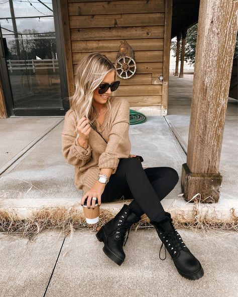 Almost Ready Blog, Amanda West, Happy Sunday Friends, Sunday Friends, Best Casual Outfits, Casual College Outfits, Top Fashion Bloggers, Nashville Outfits, Style Inspiration Casual