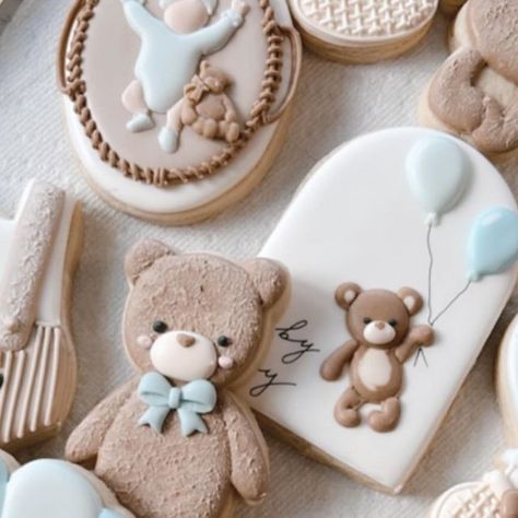 Ingrid vitale on Instagram: "Teddy bear baby shower cookies  Thank you to @hanamade.cookies for her baby transfers.  #babyboy #teddybear #teddybearbabyshower #teddybearcookies #babyshowercookies #ocmoms #southoc #ocbaker #socal#southocmoms #cookiesoftheday #cookiesofinstagram" Teddy Bear Cookies Decorated, Simple Baby Shower Cookies, Teddy Bear Sugar Cookies, Teddy Bear Baby Shower Cookies, Bear Baby Shower Cookies, Teddy Cookie, Teddy Bear Cookies, Pastry Design, Baby Shower Treats