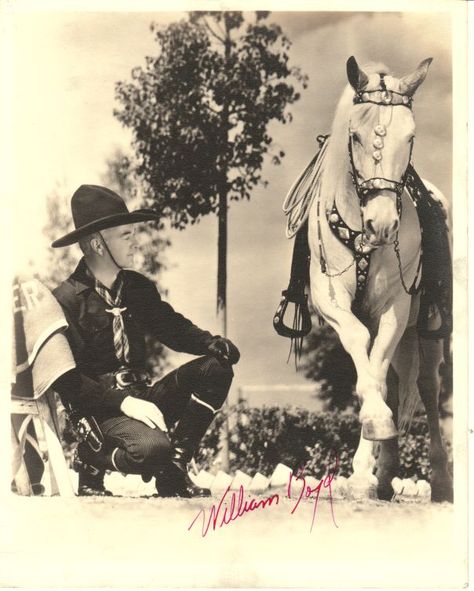 William Boyd......Hopalong Cassidy....and his horse, Topper Horse Movies, Western Hero, Hopalong Cassidy, Real Cowboys, Famous Horses, The Lone Ranger, Tv Westerns, Historia Universal, Roy Rogers