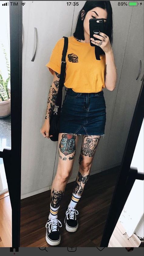 Edgy Skater Girl Aesthetic, Low Key Festival Outfits, Colorful Punk Outfits, Pop Punk Girl, Wardrobe Tips, Outfits Chic, Nice Style, Alternative Outfits, Chic Fashion