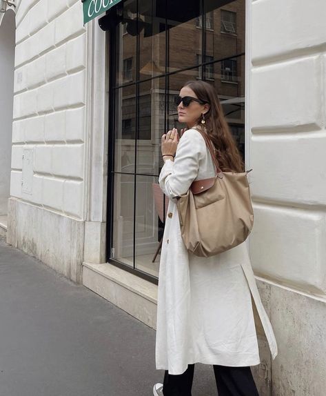 Le Pliage Outfit, Beige Bag Outfit, Longchamp Aesthetic, Longchamp Bag Outfit, Longchamp Le Pliage Outfit, Longchamp Beige, Longchamp Outfit, Longchamp Bag, Beige Outfit