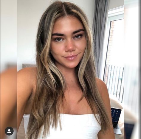 Light Hair Dark Eyebrows, Aesthetic Balayage, Blonde Hair Dark Eyebrows, 50 Aesthetic, Balayage Hairstyle, Wedding Hair Colors, Dark Eyebrows, Dark Blonde Hair Color, Dark Brunette Hair