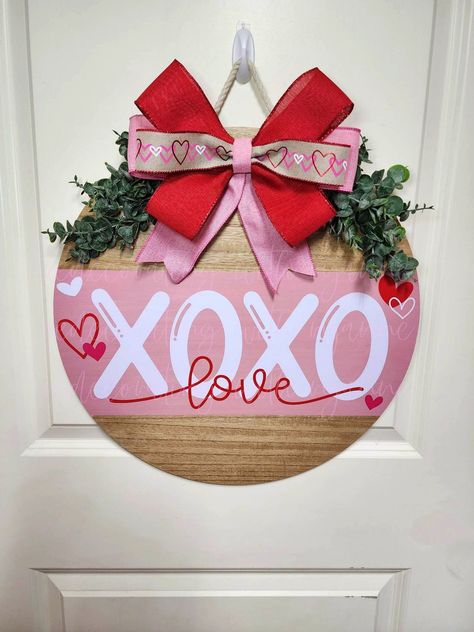 XOXO Valentines Day Door Hanger Pink & Red XOXO Front Door - Etsy Unique Door Signs, Valentine’s Day Door Sign, Valentine’s Day Wood Signs, Valentines Door Sign, Pink Christmas Door Hanger, Seasonal Door Signs, Valentines Door Hangers, Valentines Wreaths For Front Door, Valentines Day Wreaths Front Doors