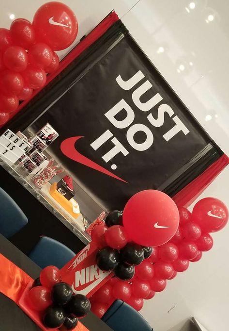 Just Do It - 7th Birthday Party | CatchMyParty.com Sneakerball Party Ideas, Nike Birthday Party Ideas, Sneakerball Party, Nike Birthday, 23rd Birthday Decorations, Boy 16th Birthday, Sports Theme Birthday, Mens Birthday Party, 13th Birthday Parties