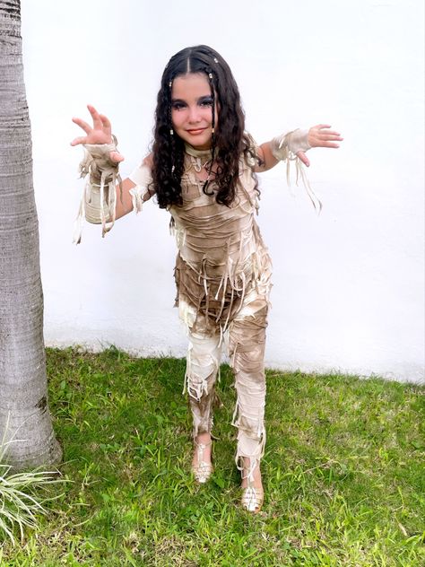 Adorable amazon find: Mummy costume for girl #mummy #mummycostume #halloween #mummyhalloweencostume Female Mummy Costume, Kids Mummy Costume, Diy Mummy Costume, Mummy Makeup, Mummy Halloween Costume, Mummy Costume, Trendy Halloween Costumes, Trendy Halloween, Halloween 2024