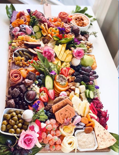 Do you have a sweet tooth? ‘Tis the season to overindulge on candy and desserts! Halloween is this month, and the Holiday season is over... Platter Boards, Grazing Table Ideas, Candy Platter, Desserts Halloween, Charcuterie Table, Party Hostess Gifts, Snack Boards, Edible Eyes, Charcuterie Board Cheese