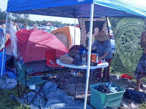 Fest Ideas, Zelt Camping, Camping Set Up, Camping Guide, Festival Camping, Music Fest, Camping Glamping, Front View, Show Us